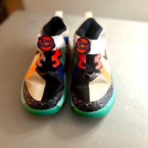 Kids Lebron Looney Tunes Edition Sneaker Worn Twice